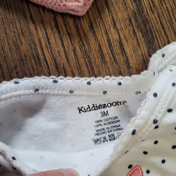 Bundle/Lot of Tops, Bodysuits, Sweater, and Zip Up Jacket Size Girl's 3 Months - Picture 7 of 8